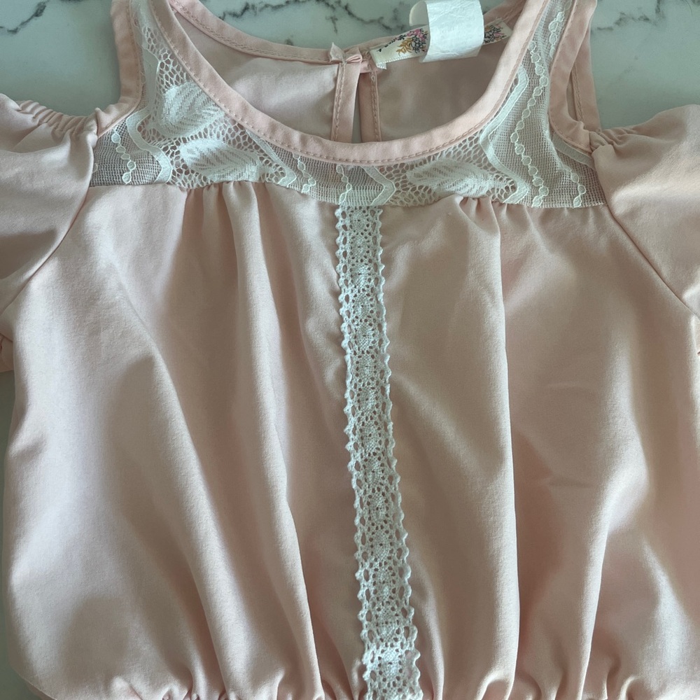 Open shoulder romper - Picture 2 of 5